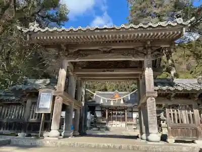 白山比咩神社の{uncategorized: "未分類", other: "その他", undefined: "問題あり", building: "その他建物", grave: "お墓", sacred_gate: "鳥居", guardian: "狛犬", statue: "像", buddha: "仏像", history: "歴史", nature: "自然", garden: "庭園", animal: "動物", pagoda: "塔", temizu: "手水舎", mountain_gate: "山門・神門", sanctuary: "本殿・本堂", subordinate: "末社・摂社", art: "芸術", scenery: "景色", jizo: "地蔵", ema: "絵馬", goshuin: "御朱印", omikuji: "おみくじ", items: "授与品その他", amulet: "お守り", goshuincho: "御朱印帳", eats: "食事", festival: "お祭り", votive_dance: "神楽", shichigosan: "七五三参", wedding: "結婚式", experience: "体験その他", initially: "初詣", around: "周辺", anti_infection: "感染症対策"}