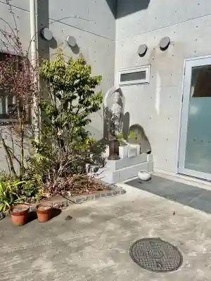 智願寺の{uncategorized: "未分類", other: "その他", undefined: "問題あり", building: "その他建物", grave: "お墓", sacred_gate: "鳥居", guardian: "狛犬", statue: "像", buddha: "仏像", history: "歴史", nature: "自然", garden: "庭園", animal: "動物", pagoda: "塔", temizu: "手水舎", mountain_gate: "山門・神門", sanctuary: "本殿・本堂", subordinate: "末社・摂社", art: "芸術", scenery: "景色", jizo: "地蔵", ema: "絵馬", goshuin: "御朱印", omikuji: "おみくじ", items: "授与品その他", amulet: "お守り", goshuincho: "御朱印帳", eats: "食事", festival: "お祭り", votive_dance: "神楽", shichigosan: "七五三参", wedding: "結婚式", experience: "体験その他", initially: "初詣", around: "周辺", anti_infection: "感染症対策"}