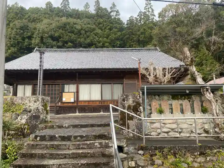 宝蔵寺の{uncategorized: "未分類", other: "その他", undefined: "問題あり", building: "その他建物", grave: "お墓", sacred_gate: "鳥居", guardian: "狛犬", statue: "像", buddha: "仏像", history: "歴史", nature: "自然", garden: "庭園", animal: "動物", pagoda: "塔", temizu: "手水舎", mountain_gate: "山門・神門", sanctuary: "本殿・本堂", subordinate: "末社・摂社", art: "芸術", scenery: "景色", jizo: "地蔵", ema: "絵馬", goshuin: "御朱印", omikuji: "おみくじ", items: "授与品その他", amulet: "お守り", goshuincho: "御朱印帳", eats: "食事", festival: "お祭り", votive_dance: "神楽", shichigosan: "七五三参", wedding: "結婚式", experience: "体験その他", initially: "初詣", around: "周辺", anti_infection: "感染症対策"}