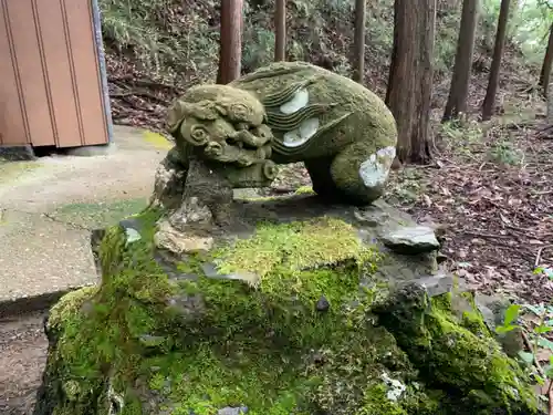 秋葉神社の狛犬