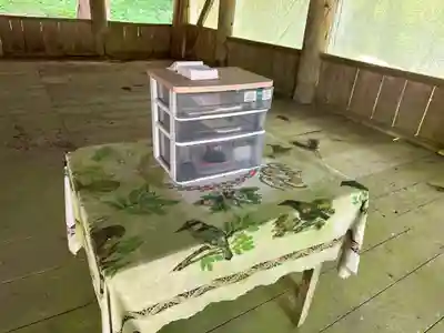 《御朱印棚》
中に御朱印(書き置きではなくハンコ)があり、セルフで押すことができます。