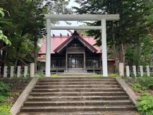 留萌神社の{uncategorized: "未分類", other: "その他", undefined: "問題あり", building: "その他建物", grave: "お墓", sacred_gate: "鳥居", guardian: "狛犬", statue: "像", buddha: "仏像", history: "歴史", nature: "自然", garden: "庭園", animal: "動物", pagoda: "塔", temizu: "手水舎", mountain_gate: "山門・神門", sanctuary: "本殿・本堂", subordinate: "末社・摂社", art: "芸術", scenery: "景色", jizo: "地蔵", ema: "絵馬", goshuin: "御朱印", omikuji: "おみくじ", items: "授与品その他", amulet: "お守り", goshuincho: "御朱印帳", eats: "食事", festival: "お祭り", votive_dance: "神楽", shichigosan: "七五三参", wedding: "結婚式", experience: "体験その他", initially: "初詣", around: "周辺", anti_infection: "感染症対策"}
