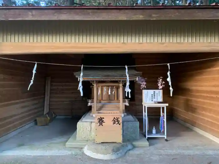 雛鶴神社の本殿