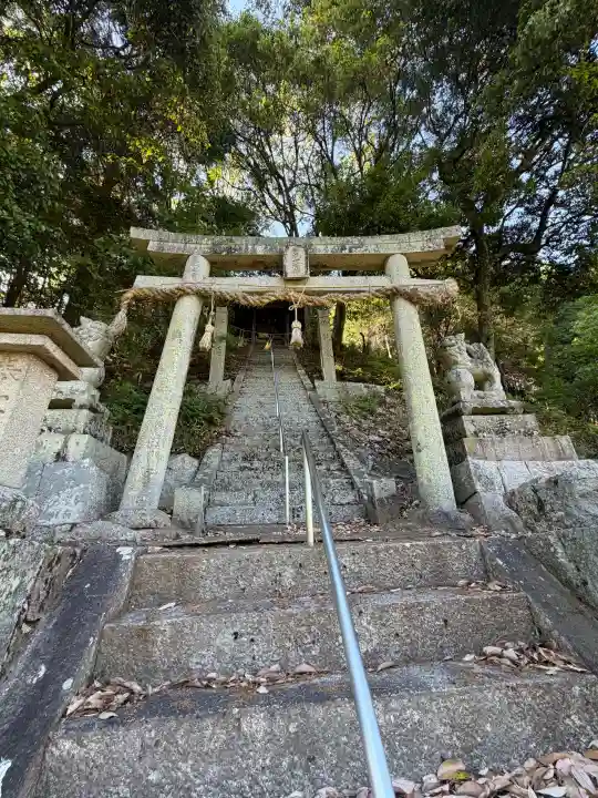 房丸神社の{uncategorized: "未分類", other: "その他", undefined: "問題あり", building: "その他建物", grave: "お墓", sacred_gate: "鳥居", guardian: "狛犬", statue: "像", buddha: "仏像", history: "歴史", nature: "自然", garden: "庭園", animal: "動物", pagoda: "塔", temizu: "手水舎", mountain_gate: "山門・神門", sanctuary: "本殿・本堂", subordinate: "末社・摂社", art: "芸術", scenery: "景色", jizo: "地蔵", ema: "絵馬", goshuin: "御朱印", omikuji: "おみくじ", items: "授与品その他", amulet: "お守り", goshuincho: "御朱印帳", eats: "食事", festival: "お祭り", votive_dance: "神楽", shichigosan: "七五三参", wedding: "結婚式", experience: "体験その他", initially: "初詣", around: "周辺", anti_infection: "感染症対策"}