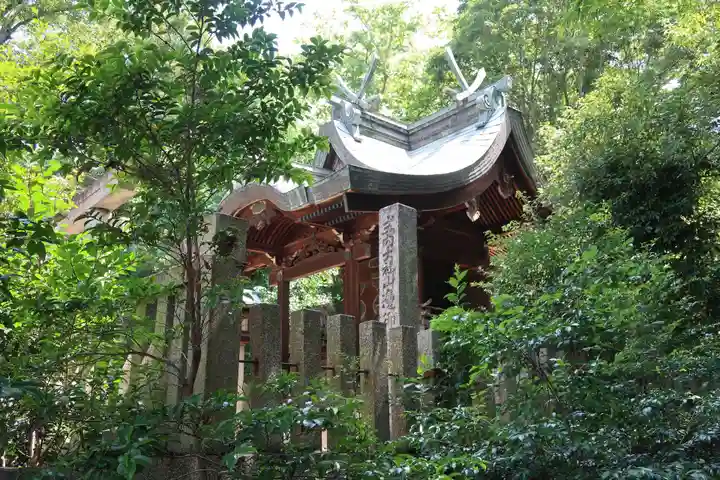 山邊御縣坐神社の本殿・本堂