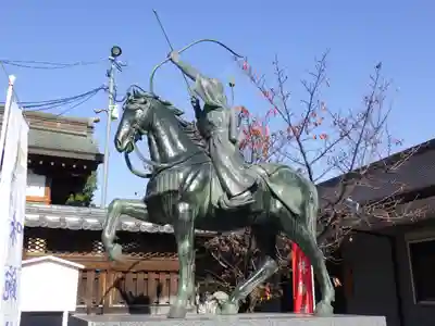 味鋺神社の像