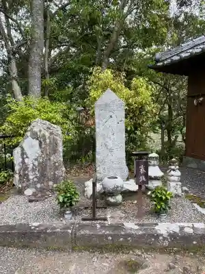 清姫堂の{uncategorized: "未分類", other: "その他", undefined: "問題あり", building: "その他建物", grave: "お墓", sacred_gate: "鳥居", guardian: "狛犬", statue: "像", buddha: "仏像", history: "歴史", nature: "自然", garden: "庭園", animal: "動物", pagoda: "塔", temizu: "手水舎", mountain_gate: "山門・神門", sanctuary: "本殿・本堂", subordinate: "末社・摂社", art: "芸術", scenery: "景色", jizo: "地蔵", ema: "絵馬", goshuin: "御朱印", omikuji: "おみくじ", items: "授与品その他", amulet: "お守り", goshuincho: "御朱印帳", eats: "食事", festival: "お祭り", votive_dance: "神楽", shichigosan: "七五三参", wedding: "結婚式", experience: "体験その他", initially: "初詣", around: "周辺", anti_infection: "感染症対策"}
