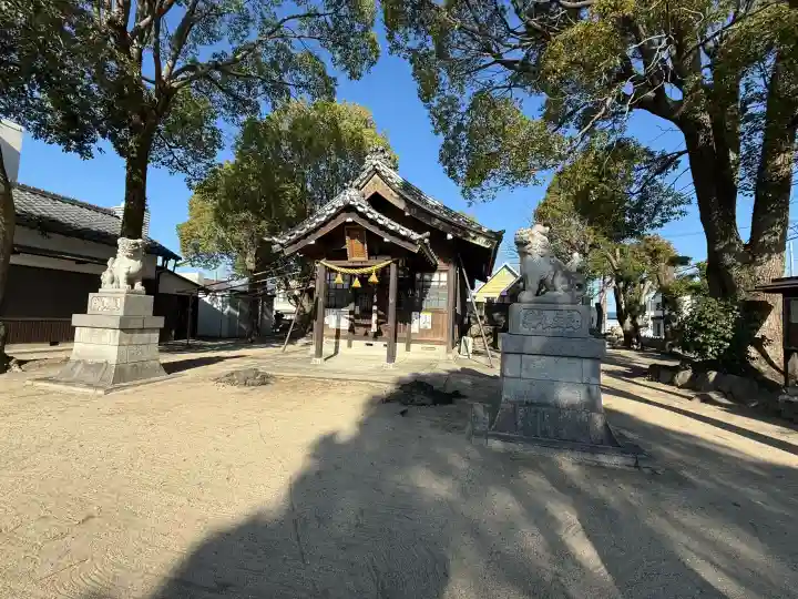 六所社(安井)の{uncategorized: "未分類", other: "その他", undefined: "問題あり", building: "その他建物", grave: "お墓", sacred_gate: "鳥居", guardian: "狛犬", statue: "像", buddha: "仏像", history: "歴史", nature: "自然", garden: "庭園", animal: "動物", pagoda: "塔", temizu: "手水舎", mountain_gate: "山門・神門", sanctuary: "本殿・本堂", subordinate: "末社・摂社", art: "芸術", scenery: "景色", jizo: "地蔵", ema: "絵馬", goshuin: "御朱印", omikuji: "おみくじ", items: "授与品その他", amulet: "お守り", goshuincho: "御朱印帳", eats: "食事", festival: "お祭り", votive_dance: "神楽", shichigosan: "七五三参", wedding: "結婚式", experience: "体験その他", initially: "初詣", around: "周辺", anti_infection: "感染症対策"}