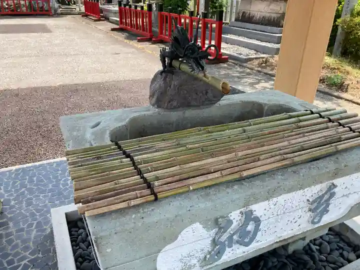 總社 和田八幡宮の手水舎