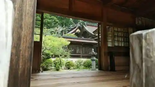 小國神社の山門