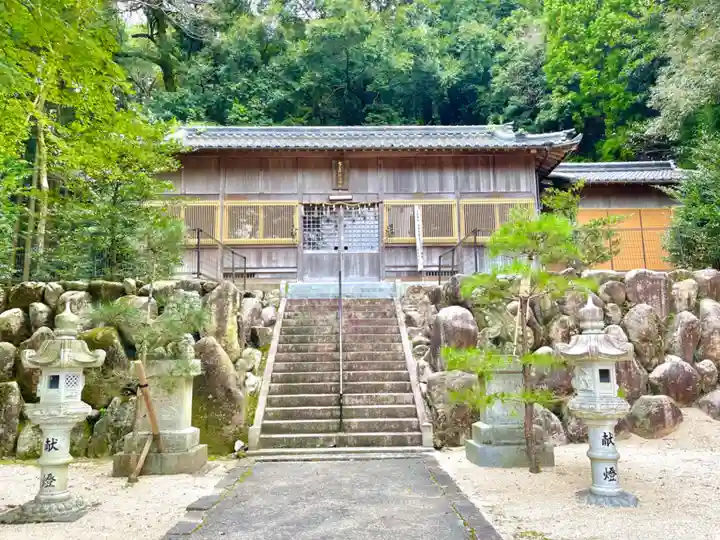 多喜諏訪神社の本殿・本堂