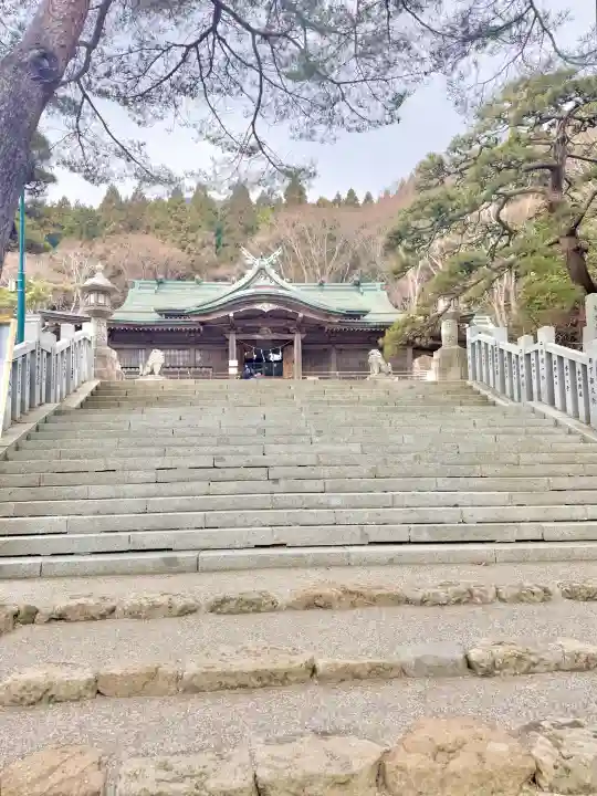 函館八幡宮の{uncategorized: "未分類", other: "その他", undefined: "問題あり", building: "その他建物", grave: "お墓", sacred_gate: "鳥居", guardian: "狛犬", statue: "像", buddha: "仏像", history: "歴史", nature: "自然", garden: "庭園", animal: "動物", pagoda: "塔", temizu: "手水舎", mountain_gate: "山門・神門", sanctuary: "本殿・本堂", subordinate: "末社・摂社", art: "芸術", scenery: "景色", jizo: "地蔵", ema: "絵馬", goshuin: "御朱印", omikuji: "おみくじ", items: "授与品その他", amulet: "お守り", goshuincho: "御朱印帳", eats: "食事", festival: "お祭り", votive_dance: "神楽", shichigosan: "七五三参", wedding: "結婚式", experience: "体験その他", initially: "初詣", around: "周辺", anti_infection: "感染症対策"}
