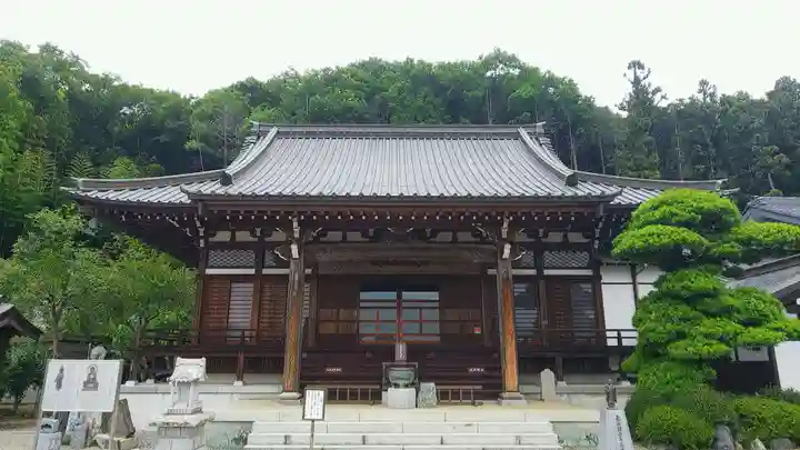 休山寺の本殿・本堂