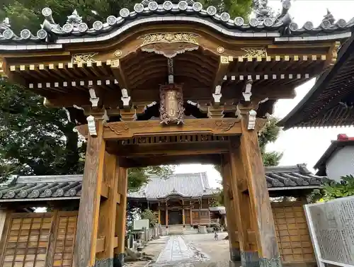 照光寺の山門