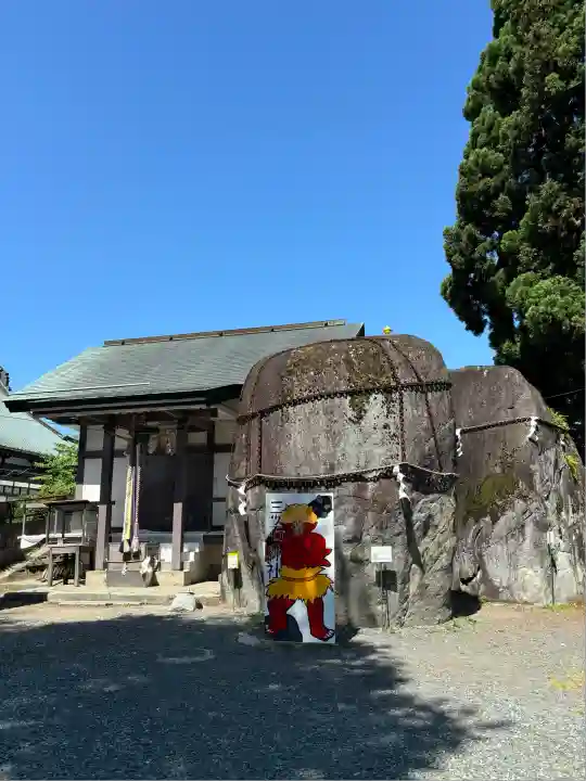 三ツ石神社(岩手県)
