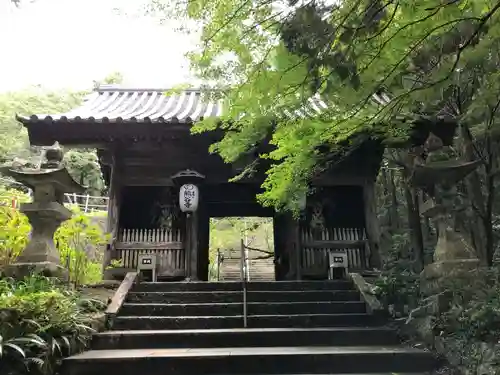 熊谷寺の山門