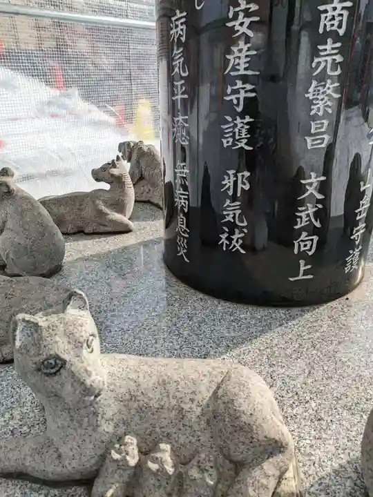 新川皇大神社の像