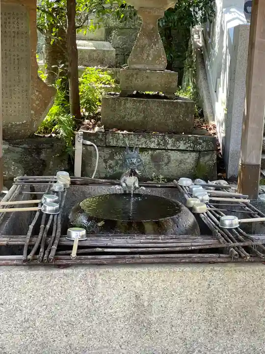 春日神社の手水舎