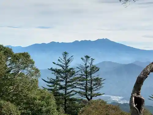 天の岩戸(飛騨一宮水無神社奥宮)の景色