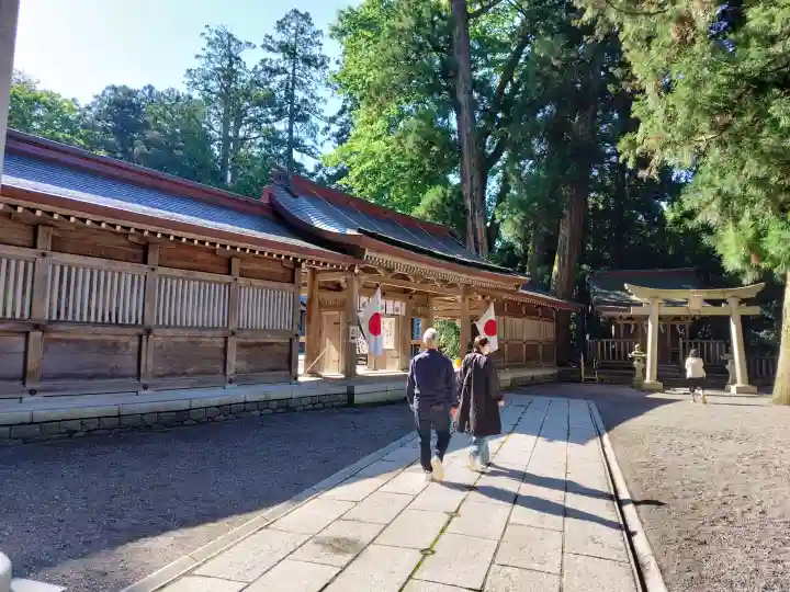 白山比咩神社の{uncategorized: "未分類", other: "その他", undefined: "問題あり", building: "その他建物", grave: "お墓", sacred_gate: "鳥居", guardian: "狛犬", statue: "像", buddha: "仏像", history: "歴史", nature: "自然", garden: "庭園", animal: "動物", pagoda: "塔", temizu: "手水舎", mountain_gate: "山門・神門", sanctuary: "本殿・本堂", subordinate: "末社・摂社", art: "芸術", scenery: "景色", jizo: "地蔵", ema: "絵馬", goshuin: "御朱印", omikuji: "おみくじ", items: "授与品その他", amulet: "お守り", goshuincho: "御朱印帳", eats: "食事", festival: "お祭り", votive_dance: "神楽", shichigosan: "七五三参", wedding: "結婚式", experience: "体験その他", initially: "初詣", around: "周辺", anti_infection: "感染症対策"}