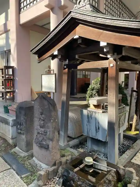 聖輪寺の{uncategorized: "未分類", other: "その他", undefined: "問題あり", building: "その他建物", grave: "お墓", sacred_gate: "鳥居", guardian: "狛犬", statue: "像", buddha: "仏像", history: "歴史", nature: "自然", garden: "庭園", animal: "動物", pagoda: "塔", temizu: "手水舎", mountain_gate: "山門・神門", sanctuary: "本殿・本堂", subordinate: "末社・摂社", art: "芸術", scenery: "景色", jizo: "地蔵", ema: "絵馬", goshuin: "御朱印", omikuji: "おみくじ", items: "授与品その他", amulet: "お守り", goshuincho: "御朱印帳", eats: "食事", festival: "お祭り", votive_dance: "神楽", shichigosan: "七五三参", wedding: "結婚式", experience: "体験その他", initially: "初詣", around: "周辺", anti_infection: "感染症対策"}