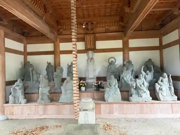 安養寺の{uncategorized: "未分類", other: "その他", undefined: "問題あり", building: "その他建物", grave: "お墓", sacred_gate: "鳥居", guardian: "狛犬", statue: "像", buddha: "仏像", history: "歴史", nature: "自然", garden: "庭園", animal: "動物", pagoda: "塔", temizu: "手水舎", mountain_gate: "山門・神門", sanctuary: "本殿・本堂", subordinate: "末社・摂社", art: "芸術", scenery: "景色", jizo: "地蔵", ema: "絵馬", goshuin: "御朱印", omikuji: "おみくじ", items: "授与品その他", amulet: "お守り", goshuincho: "御朱印帳", eats: "食事", festival: "お祭り", votive_dance: "神楽", shichigosan: "七五三参", wedding: "結婚式", experience: "体験その他", initially: "初詣", around: "周辺", anti_infection: "感染症対策"}