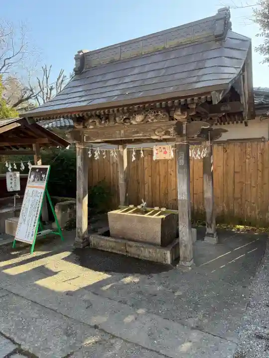 鷲宮神社の{uncategorized: "未分類", other: "その他", undefined: "問題あり", building: "その他建物", grave: "お墓", sacred_gate: "鳥居", guardian: "狛犬", statue: "像", buddha: "仏像", history: "歴史", nature: "自然", garden: "庭園", animal: "動物", pagoda: "塔", temizu: "手水舎", mountain_gate: "山門・神門", sanctuary: "本殿・本堂", subordinate: "末社・摂社", art: "芸術", scenery: "景色", jizo: "地蔵", ema: "絵馬", goshuin: "御朱印", omikuji: "おみくじ", items: "授与品その他", amulet: "お守り", goshuincho: "御朱印帳", eats: "食事", festival: "お祭り", votive_dance: "神楽", shichigosan: "七五三参", wedding: "結婚式", experience: "体験その他", initially: "初詣", around: "周辺", anti_infection: "感染症対策"}