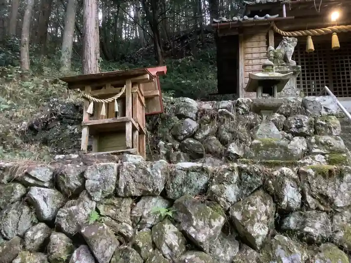 神明・白山社相殿(愛知県)