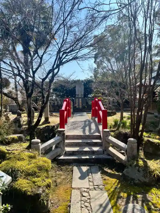 伊勢の国 四天王寺の{uncategorized: "未分類", other: "その他", undefined: "問題あり", building: "その他建物", grave: "お墓", sacred_gate: "鳥居", guardian: "狛犬", statue: "像", buddha: "仏像", history: "歴史", nature: "自然", garden: "庭園", animal: "動物", pagoda: "塔", temizu: "手水舎", mountain_gate: "山門・神門", sanctuary: "本殿・本堂", subordinate: "末社・摂社", art: "芸術", scenery: "景色", jizo: "地蔵", ema: "絵馬", goshuin: "御朱印", omikuji: "おみくじ", items: "授与品その他", amulet: "お守り", goshuincho: "御朱印帳", eats: "食事", festival: "お祭り", votive_dance: "神楽", shichigosan: "七五三参", wedding: "結婚式", experience: "体験その他", initially: "初詣", around: "周辺", anti_infection: "感染症対策"}