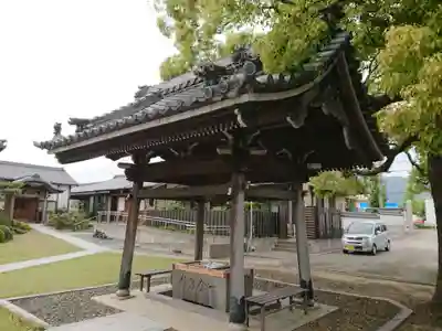 信光寺の手水舎