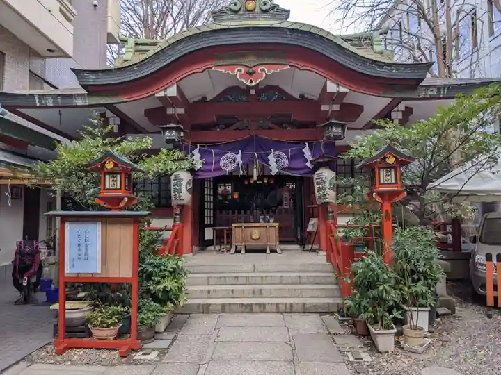 三崎稲荷神社の本殿・本堂