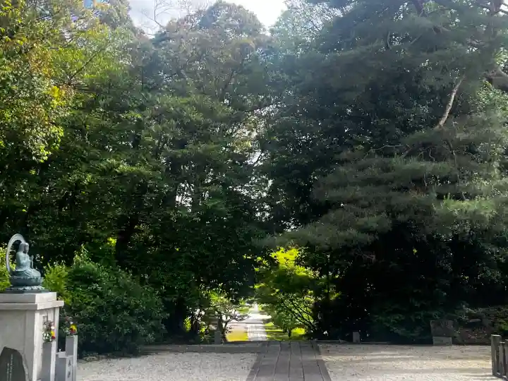 智積院の{uncategorized: "未分類", other: "その他", undefined: "問題あり", building: "その他建物", grave: "お墓", sacred_gate: "鳥居", guardian: "狛犬", statue: "像", buddha: "仏像", history: "歴史", nature: "自然", garden: "庭園", animal: "動物", pagoda: "塔", temizu: "手水舎", mountain_gate: "山門・神門", sanctuary: "本殿・本堂", subordinate: "末社・摂社", art: "芸術", scenery: "景色", jizo: "地蔵", ema: "絵馬", goshuin: "御朱印", omikuji: "おみくじ", items: "授与品その他", amulet: "お守り", goshuincho: "御朱印帳", eats: "食事", festival: "お祭り", votive_dance: "神楽", shichigosan: "七五三参", wedding: "結婚式", experience: "体験その他", initially: "初詣", around: "周辺", anti_infection: "感染症対策"}