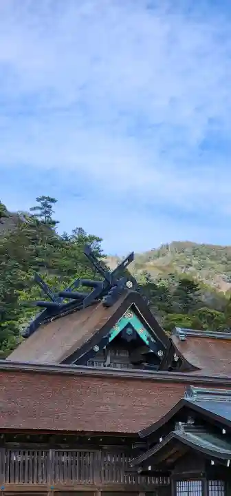 出雲大社の{uncategorized: "未分類", other: "その他", undefined: "問題あり", building: "その他建物", grave: "お墓", sacred_gate: "鳥居", guardian: "狛犬", statue: "像", buddha: "仏像", history: "歴史", nature: "自然", garden: "庭園", animal: "動物", pagoda: "塔", temizu: "手水舎", mountain_gate: "山門・神門", sanctuary: "本殿・本堂", subordinate: "末社・摂社", art: "芸術", scenery: "景色", jizo: "地蔵", ema: "絵馬", goshuin: "御朱印", omikuji: "おみくじ", items: "授与品その他", amulet: "お守り", goshuincho: "御朱印帳", eats: "食事", festival: "お祭り", votive_dance: "神楽", shichigosan: "七五三参", wedding: "結婚式", experience: "体験その他", initially: "初詣", around: "周辺", anti_infection: "感染症対策"}