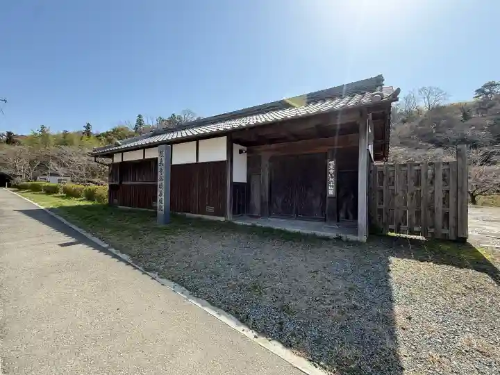 根来寺の{uncategorized: "未分類", other: "その他", undefined: "問題あり", building: "その他建物", grave: "お墓", sacred_gate: "鳥居", guardian: "狛犬", statue: "像", buddha: "仏像", history: "歴史", nature: "自然", garden: "庭園", animal: "動物", pagoda: "塔", temizu: "手水舎", mountain_gate: "山門・神門", sanctuary: "本殿・本堂", subordinate: "末社・摂社", art: "芸術", scenery: "景色", jizo: "地蔵", ema: "絵馬", goshuin: "御朱印", omikuji: "おみくじ", items: "授与品その他", amulet: "お守り", goshuincho: "御朱印帳", eats: "食事", festival: "お祭り", votive_dance: "神楽", shichigosan: "七五三参", wedding: "結婚式", experience: "体験その他", initially: "初詣", around: "周辺", anti_infection: "感染症対策"}