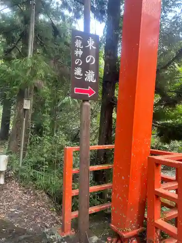 丹生川上神社（中社）の{uncategorized: "未分類", other: "その他", undefined: "問題あり", building: "その他建物", grave: "お墓", sacred_gate: "鳥居", guardian: "狛犬", statue: "像", buddha: "仏像", history: "歴史", nature: "自然", garden: "庭園", animal: "動物", pagoda: "塔", temizu: "手水舎", mountain_gate: "山門・神門", sanctuary: "本殿・本堂", subordinate: "末社・摂社", art: "芸術", scenery: "景色", jizo: "地蔵", ema: "絵馬", goshuin: "御朱印", omikuji: "おみくじ", items: "授与品その他", amulet: "お守り", goshuincho: "御朱印帳", eats: "食事", festival: "お祭り", votive_dance: "神楽", shichigosan: "七五三参", wedding: "結婚式", experience: "体験その他", initially: "初詣", around: "周辺", anti_infection: "感染症対策"}