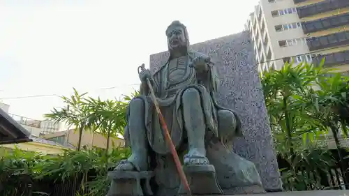 海雲寺の像