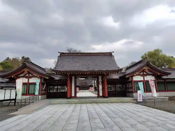 北海道護國神社の山門・神門