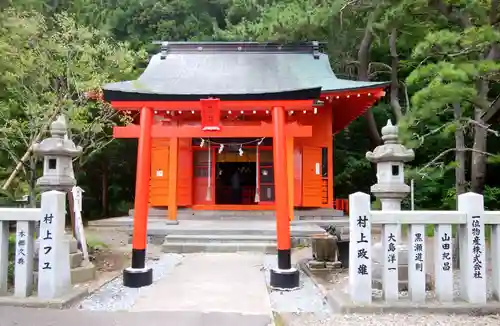 鶴若稲荷神社の鳥居