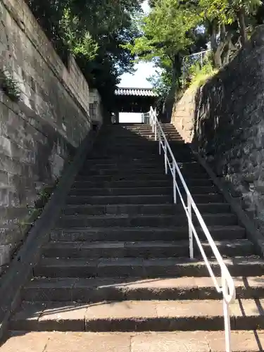 日蓮宗本牧山妙香寺の山門・神門