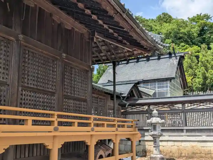 三之宮神社の{uncategorized: "未分類", other: "その他", undefined: "問題あり", building: "その他建物", grave: "お墓", sacred_gate: "鳥居", guardian: "狛犬", statue: "像", buddha: "仏像", history: "歴史", nature: "自然", garden: "庭園", animal: "動物", pagoda: "塔", temizu: "手水舎", mountain_gate: "山門・神門", sanctuary: "本殿・本堂", subordinate: "末社・摂社", art: "芸術", scenery: "景色", jizo: "地蔵", ema: "絵馬", goshuin: "御朱印", omikuji: "おみくじ", items: "授与品その他", amulet: "お守り", goshuincho: "御朱印帳", eats: "食事", festival: "お祭り", votive_dance: "神楽", shichigosan: "七五三参", wedding: "結婚式", experience: "体験その他", initially: "初詣", around: "周辺", anti_infection: "感染症対策"}