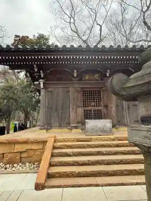 深大寺の{uncategorized: "未分類", other: "その他", undefined: "問題あり", building: "その他建物", grave: "お墓", sacred_gate: "鳥居", guardian: "狛犬", statue: "像", buddha: "仏像", history: "歴史", nature: "自然", garden: "庭園", animal: "動物", pagoda: "塔", temizu: "手水舎", mountain_gate: "山門・神門", sanctuary: "本殿・本堂", subordinate: "末社・摂社", art: "芸術", scenery: "景色", jizo: "地蔵", ema: "絵馬", goshuin: "御朱印", omikuji: "おみくじ", items: "授与品その他", amulet: "お守り", goshuincho: "御朱印帳", eats: "食事", festival: "お祭り", votive_dance: "神楽", shichigosan: "七五三参", wedding: "結婚式", experience: "体験その他", initially: "初詣", around: "周辺", anti_infection: "感染症対策"}