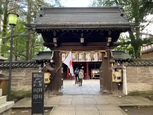 赤坂氷川神社の山門・神門