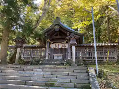 諏訪大社上社前宮の本殿・本堂