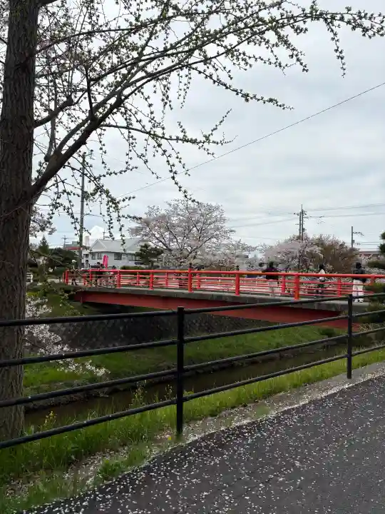 菌神社の{uncategorized: "未分類", other: "その他", undefined: "問題あり", building: "その他建物", grave: "お墓", sacred_gate: "鳥居", guardian: "狛犬", statue: "像", buddha: "仏像", history: "歴史", nature: "自然", garden: "庭園", animal: "動物", pagoda: "塔", temizu: "手水舎", mountain_gate: "山門・神門", sanctuary: "本殿・本堂", subordinate: "末社・摂社", art: "芸術", scenery: "景色", jizo: "地蔵", ema: "絵馬", goshuin: "御朱印", omikuji: "おみくじ", items: "授与品その他", amulet: "お守り", goshuincho: "御朱印帳", eats: "食事", festival: "お祭り", votive_dance: "神楽", shichigosan: "七五三参", wedding: "結婚式", experience: "体験その他", initially: "初詣", around: "周辺", anti_infection: "感染症対策"}