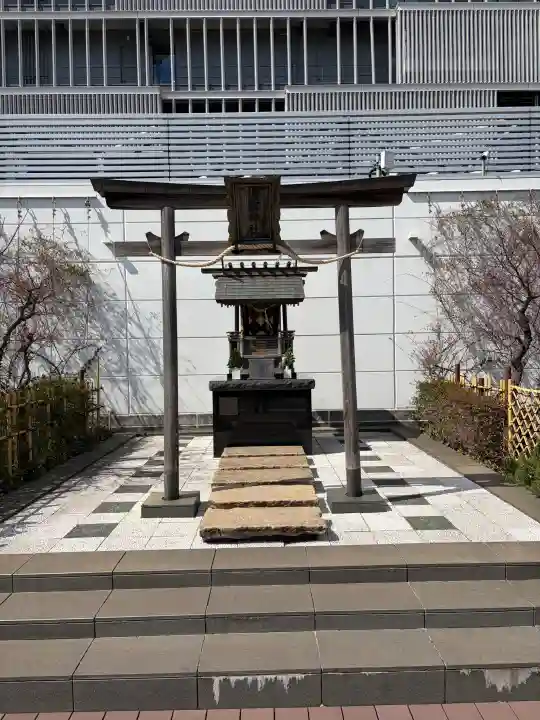 ラゾーナ出雲神社の{uncategorized: "未分類", other: "その他", undefined: "問題あり", building: "その他建物", grave: "お墓", sacred_gate: "鳥居", guardian: "狛犬", statue: "像", buddha: "仏像", history: "歴史", nature: "自然", garden: "庭園", animal: "動物", pagoda: "塔", temizu: "手水舎", mountain_gate: "山門・神門", sanctuary: "本殿・本堂", subordinate: "末社・摂社", art: "芸術", scenery: "景色", jizo: "地蔵", ema: "絵馬", goshuin: "御朱印", omikuji: "おみくじ", items: "授与品その他", amulet: "お守り", goshuincho: "御朱印帳", eats: "食事", festival: "お祭り", votive_dance: "神楽", shichigosan: "七五三参", wedding: "結婚式", experience: "体験その他", initially: "初詣", around: "周辺", anti_infection: "感染症対策"}