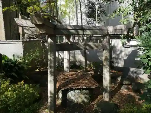 三囲神社の鳥居