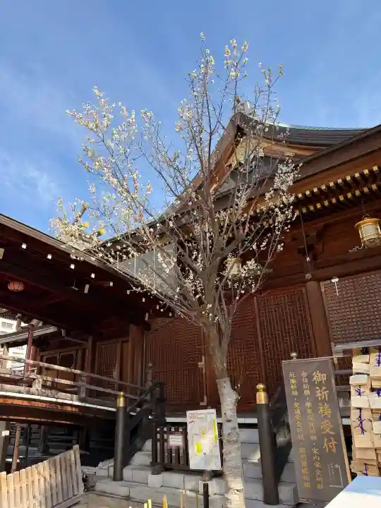 湯島天満宮の{uncategorized: "未分類", other: "その他", undefined: "問題あり", building: "その他建物", grave: "お墓", sacred_gate: "鳥居", guardian: "狛犬", statue: "像", buddha: "仏像", history: "歴史", nature: "自然", garden: "庭園", animal: "動物", pagoda: "塔", temizu: "手水舎", mountain_gate: "山門・神門", sanctuary: "本殿・本堂", subordinate: "末社・摂社", art: "芸術", scenery: "景色", jizo: "地蔵", ema: "絵馬", goshuin: "御朱印", omikuji: "おみくじ", items: "授与品その他", amulet: "お守り", goshuincho: "御朱印帳", eats: "食事", festival: "お祭り", votive_dance: "神楽", shichigosan: "七五三参", wedding: "結婚式", experience: "体験その他", initially: "初詣", around: "周辺", anti_infection: "感染症対策"}