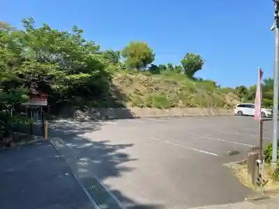 御館山稲荷神社の{uncategorized: "未分類", other: "その他", undefined: "問題あり", building: "その他建物", grave: "お墓", sacred_gate: "鳥居", guardian: "狛犬", statue: "像", buddha: "仏像", history: "歴史", nature: "自然", garden: "庭園", animal: "動物", pagoda: "塔", temizu: "手水舎", mountain_gate: "山門・神門", sanctuary: "本殿・本堂", subordinate: "末社・摂社", art: "芸術", scenery: "景色", jizo: "地蔵", ema: "絵馬", goshuin: "御朱印", omikuji: "おみくじ", items: "授与品その他", amulet: "お守り", goshuincho: "御朱印帳", eats: "食事", festival: "お祭り", votive_dance: "神楽", shichigosan: "七五三参", wedding: "結婚式", experience: "体験その他", initially: "初詣", around: "周辺", anti_infection: "感染症対策"}