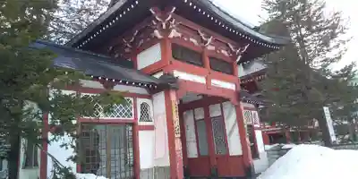 眞久寺の山門・神門
