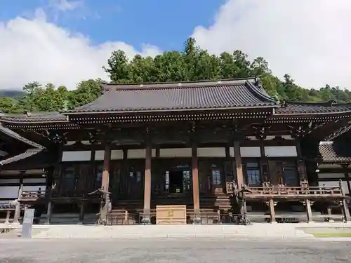 久遠寺の本殿